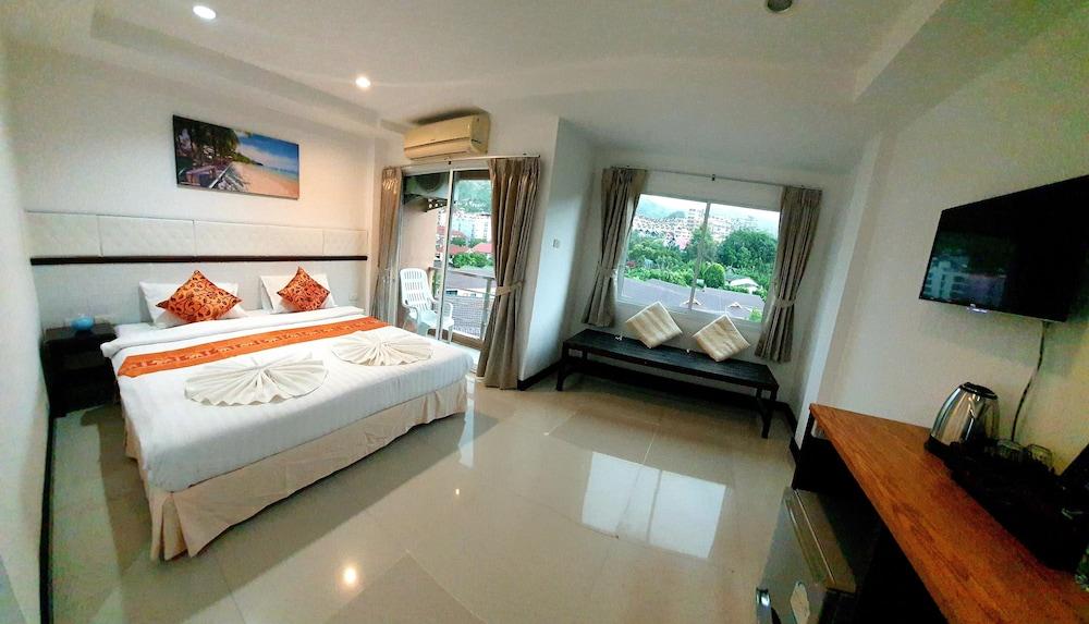 โรงแรมเอทโฮม แอท นาไน8 Patong ภายนอก รูปภาพ