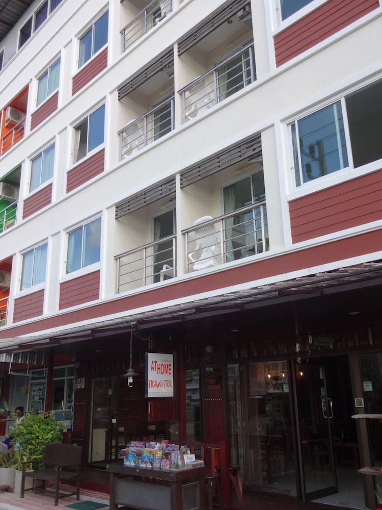 โรงแรมเอทโฮม แอท นาไน8 Patong ภายนอก รูปภาพ